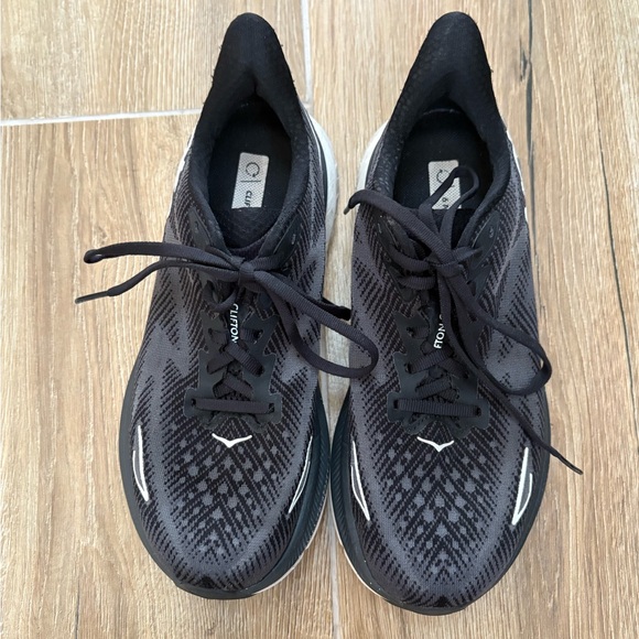 Woman’s hoka Clifton 9.  size 7 - Picture 3 of 5